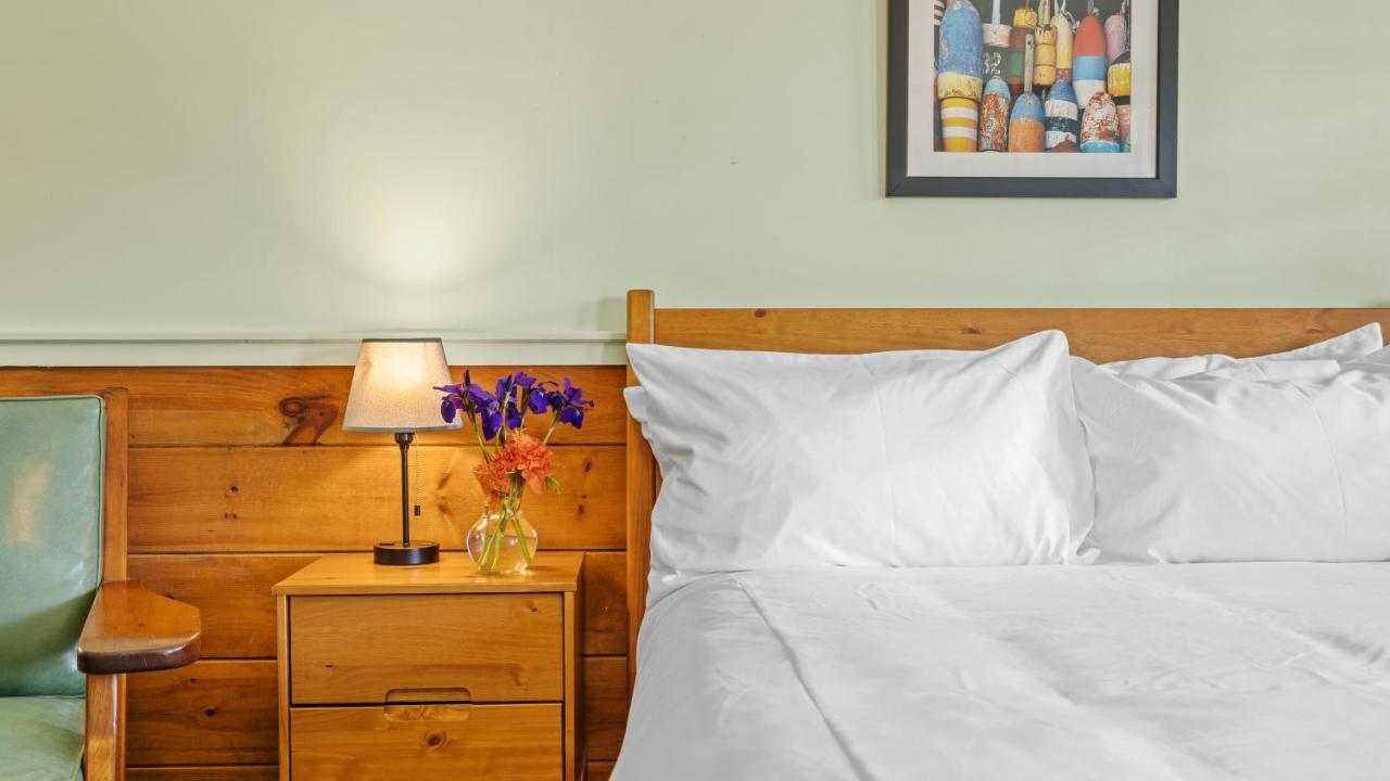 Mid-Town Motel ブースベイハーバー エクステリア 写真